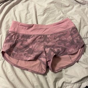 Lulu lemon speed up shorts 2.5 inch (size 6)